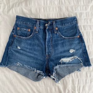 Levi 501 shorts medium dark wash